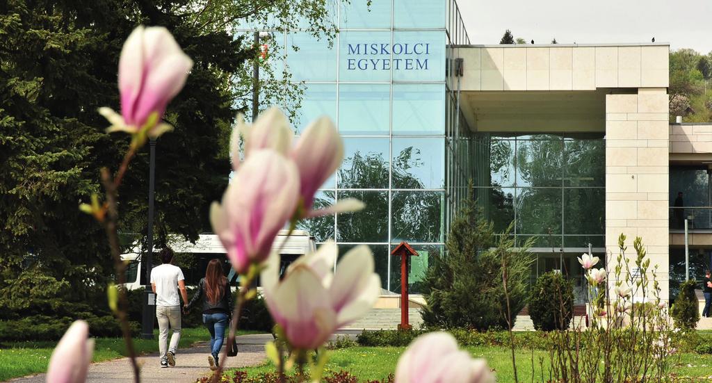 -- 20 fókuszban A campus Város a városban: a miskolci campus Fotó: Kiss Viktor A hallgatók a Miskolci Egyetem egyik legfőbb, országosan is egyedülálló értékét gyakran az Egyetemváros igazi
