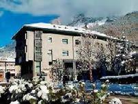 BORMIO SKIAREA Alta Valtellina - Lombardia Világkupa versenyeiről és kitűnő pályáiról nevezetes sírégió a svájci-olasz határ közvetlen szomszédságában.