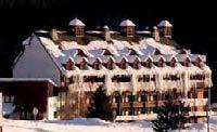 Hostel Vesel Donovaly Pályaszállás A turistaszálló Donovaly központjában található a felvonók közvetlen közelében. Szolgáltatások: étterem, bár, disco, társalgó, asztalitenisz.