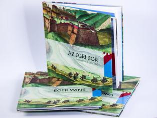 szám alatt szeretettel várjuk az Egerbe látogatókat az Eger 1552 ajándéküzletben!