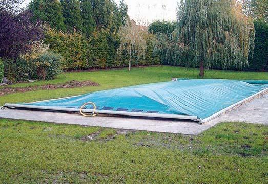 TÉLI BUBORÉK WINTER TUBE Felfújható téliesítô buborék a medencevíz befagyásából adódó károk megelôzésére, a PoolLock takaróval ellátott medencékhez.