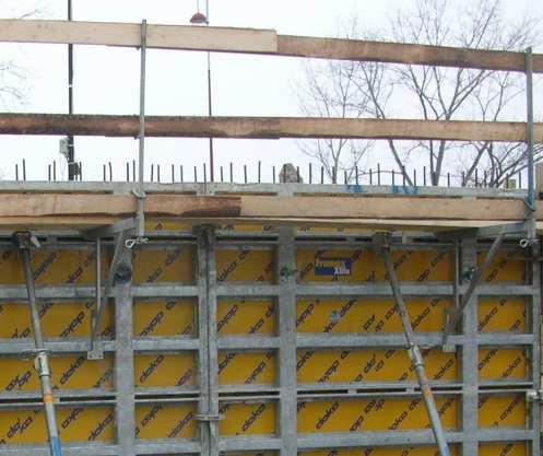 széles munkaszint alakítható ki Framax betonozó munkaállvány 1,25/2,70 m: - daruval kezelhető, elhelyezhető - gyorsan,