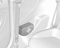 Elsősegélykészlet Az elsősegélykészletet tárolja a hátsó ülések melletti oldalsó panel tárolójában.