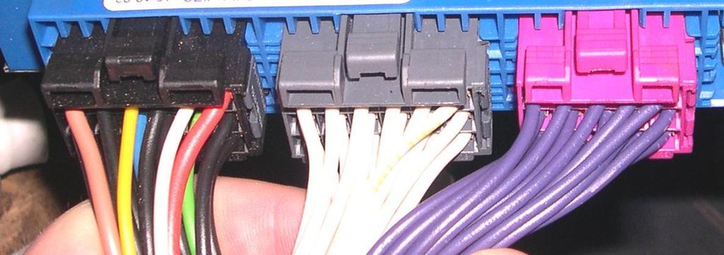 Az elektronika maximum +75 C hőmérsékletet képes elviselni. Ezt a fényezést követő szárításnál kell figyelembe venni. Célszerű az elektronikát a szárítás előtt kiszerelni a fülkéből. 6.16.