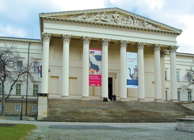 Építtetője gróf Széchenyi István volt Klasszicista építészet Magyarországon A klasszicista stílus több évtizedes késéssel jelent meg Ma gyarországon. A 18.