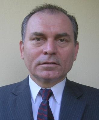 Angyal, János Tanulmányok: - 1986 - fogorvosi diploma, DOTE, Debrecen - 2001 - PhD tudományos fokozat, Debreceni Egyetem - Szakvizsgák: fog- és szájbetegségek, konzerváló fogászat és fogpótlástan