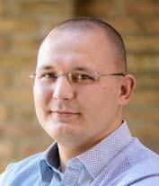 Hangyási, Dávid Botond 2007-ben a Szegedi Tudományegyetem Fogorvostudományi Karán diplomázott, majd ugyanitt elvégezte a posztgraduális parodontológiai szakképzést és 2010-ben a parodontológia