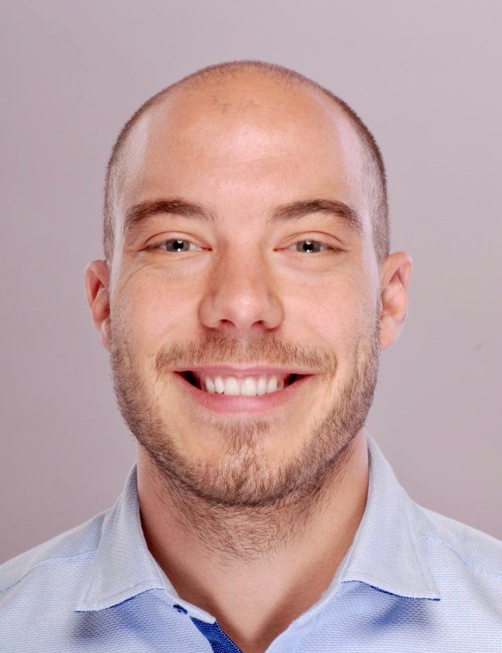 Dr. Laszlo Parkanyi EDUCATION Year 2002.-2006. Radnóti Miklós High School (graduated with excellent result) 2009 Dr. Wilfried Reiche private praxis summer practice 2006.-2011.
