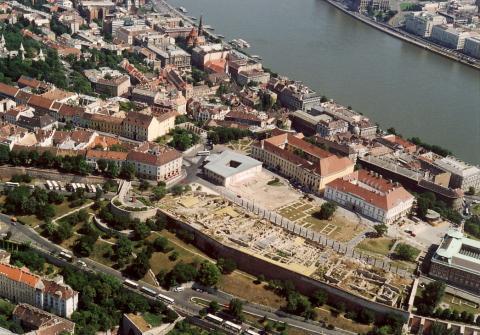 obszerváns) III.
