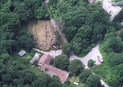 ELSŐ PÁLOS EMLÉKEK: KERESZTÚR