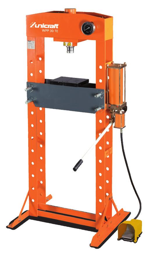 600,- Nyomóerő 20 t Lábazat szél. mélység 730 560 mm Magasság 1620 mm Oszlopok közötti táv. 550 mm Munkaterület mag.