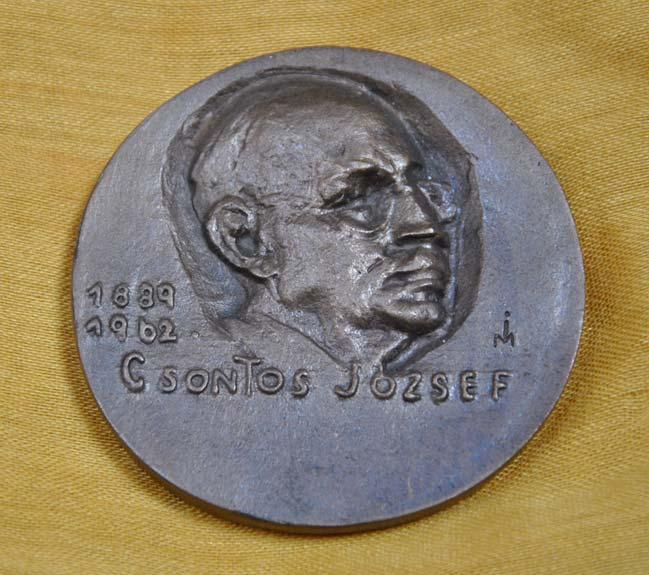IGAZGATÓK ÉS HELYETTESEK ÉLETRAJZAI, MÉLTATÁSAI Az MTA Állategészségügyi Kutató Intézetének 25 éves jubileumi érme dr.