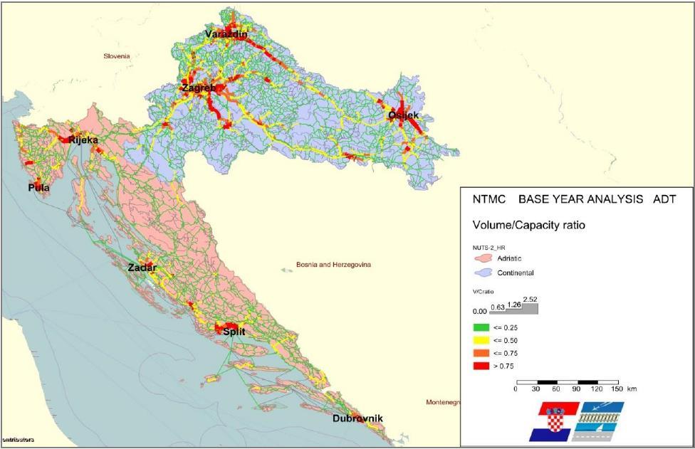 (v) és az utak áteresztő képességét (c).