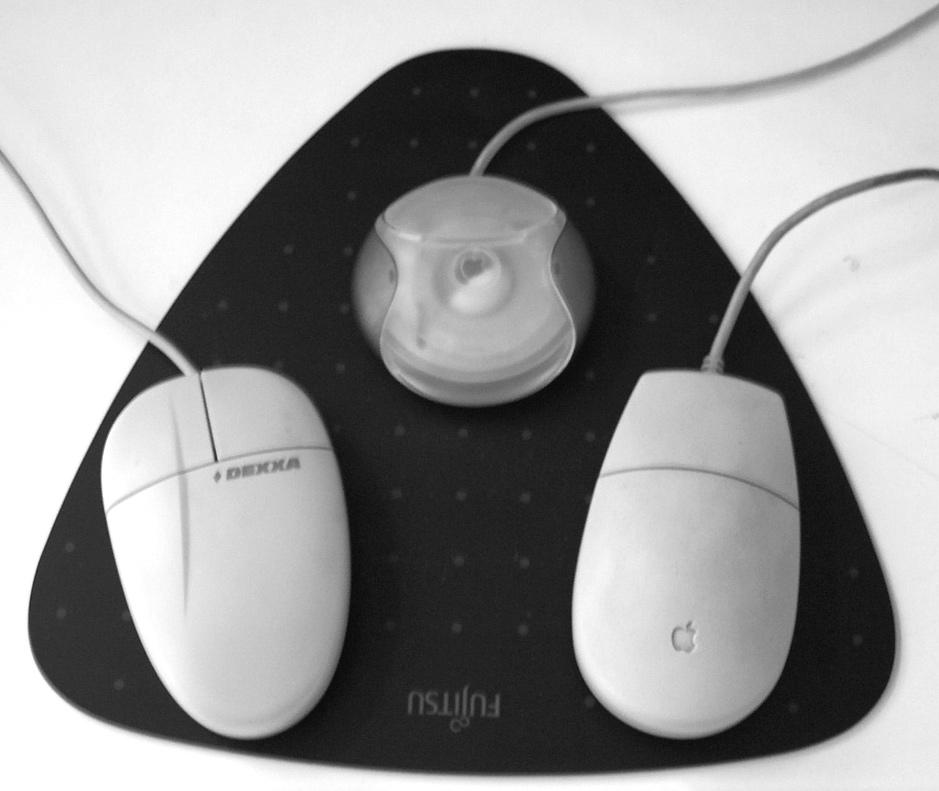 14. ábra Macintosh billentyûzet AZ EGÉR (MOUSE) Az egér a másik legfontosabb beviteli eszköz.