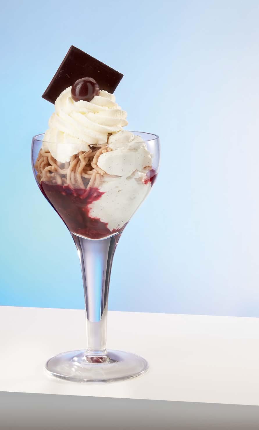 GESZTENYEPÜRÉ... 2650 meggyraguval, fehércsokoládé ganache-sal és tejszínhabbal. TIRAMISU DESSZERT.