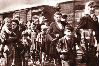 Dédanyám nagyon erős asszony volt, összecsomagolta a családot, és elindultak haza vonattal. Az itthoni látvány nagyon elszomorította őket.