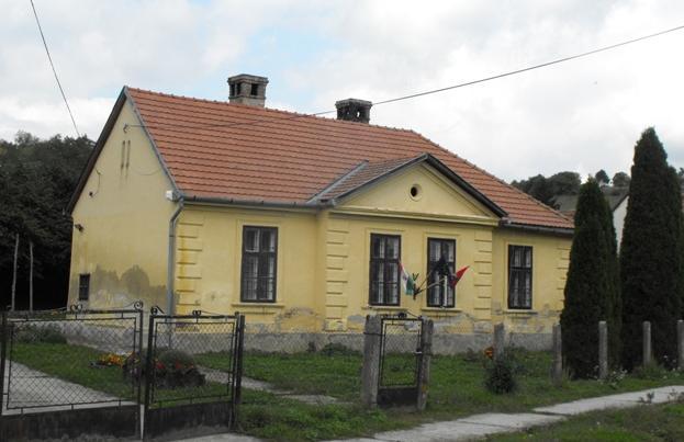 Az épületetek homlokzata