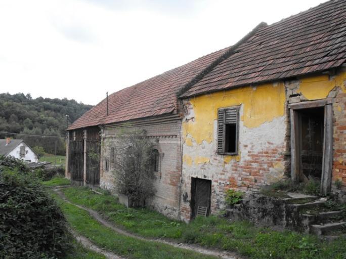 színekben.