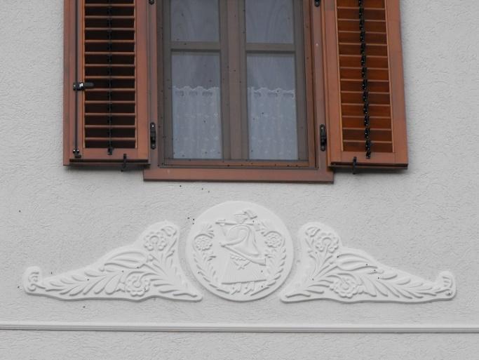 homlokzatszín alkalmazandó, míg a