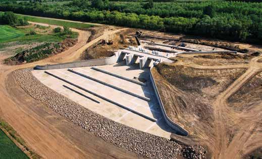 Beton / Concrete 1 620 000 m 3 Földmunka / Earthworks 22,5 km