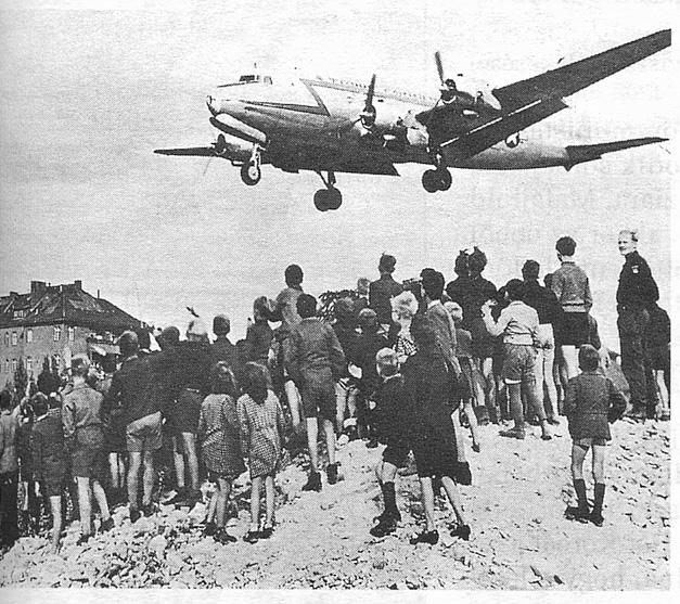 20. A feladat Németország 1945 utáni történelmére vonatkozik. (e, hosszú) Mutassa be a források és ismeretei alapján a német kérdés fontosabb állomásait 1945 és 1990 között!