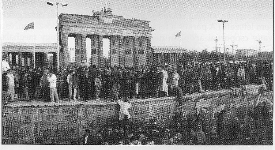 [ ] A Berlint érintő megállapodáson kívül Brandt Ostpolitikja [keleti politikája] barátsági szerződéseket eredményezett Nyugat-Németország és Lengyelország, Nyugat- és Kelet-Németország,