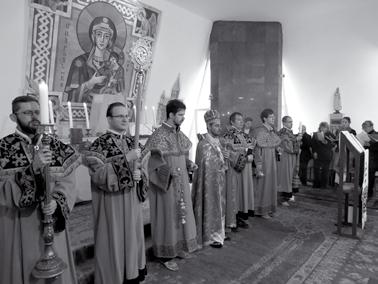 Devich Benedek 1990-ben muzsikus családba született.