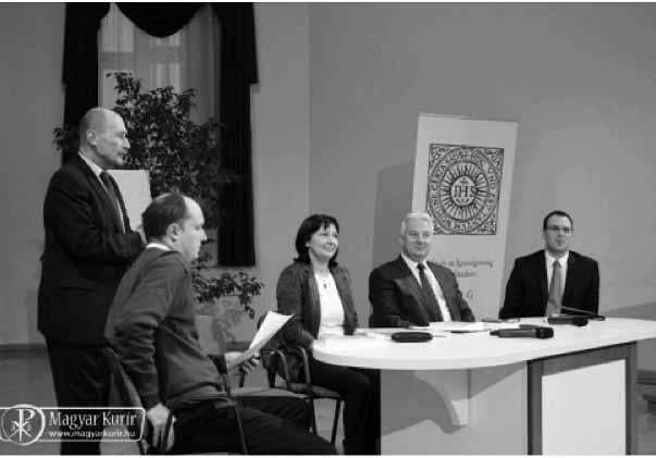 2017. január-február Erdélyi Örmény Gyökerek Bemutatták Kovrig Béla Nemzeti kommunizmus és Magyarország.
