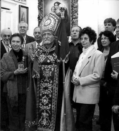Erdélyi Örmény Gyökerek február), Jordániában (2000 március), Szíriában és Örményországban (2001 szeptember). Részt vett az Őszentsége XVI.