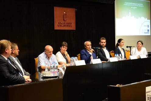 Ehhez figyelembe kell venni az építészeti, táji érték és az örökségvédelem szempontjait.