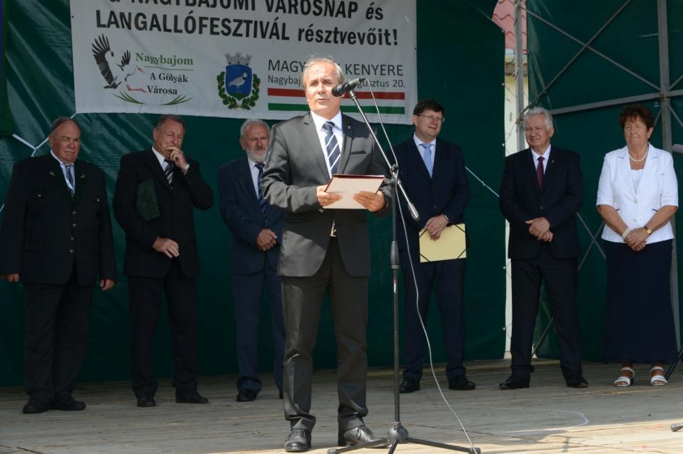 Közélet Dr.