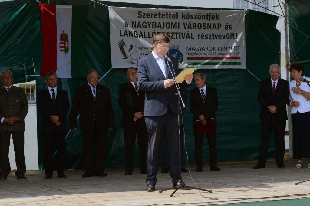 A 6 gyűjtőpont vezetőjének, valamint a barcsi malom tulajdonosának és a nagybajomi pékség vezetőjének is megköszönték a segítséget,
