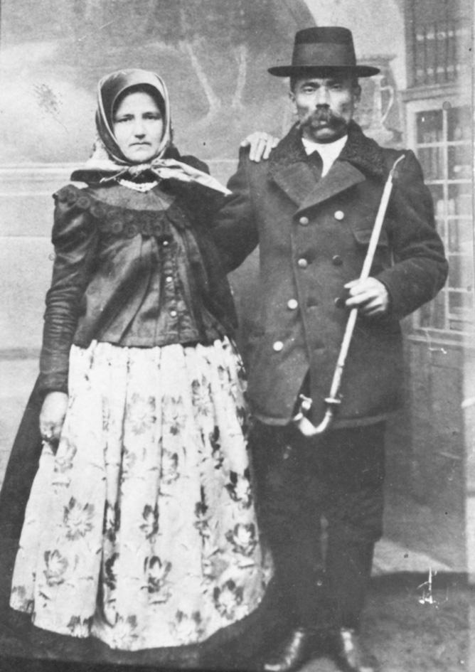 286 Bácsgyulafalva családkönyve Nyomtató Imre * Berta Erzsébet * ~1837, Monostor 1893. 02. 18. 1. Regina * 1870, Szaján 2. Pál * ~1872, Szaján 3. Etelka * ~1875, Szaján 4. Mihály * 1877, Szaján 5.