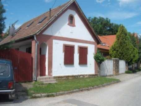 utcai homlokzattal. 15. Lakóépület Cím: Béke út 17. Hrsz.