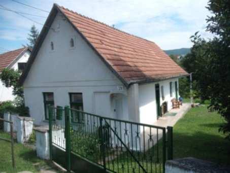 ) eredeti motívumokat őriz. 16. Lakóépület Cím: Béke út 20. Hrsz.