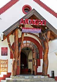 Aragvi Grúz Étterem Aragvi Grúz Étterem Cím: 1023 Budapest, Ürömi köz 2. Honlap: www.aragvi.hu Telefon: 1/293-2888 E-mail: info@aragvi.hu II III XIII IV XV K ucsmacsi, szuluguni, hacsapuri imeruli.