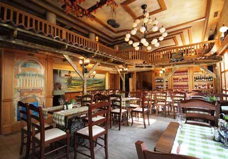 10- es busszal a Széchenyi tér megállóig, onnan gyalog 2 perc. A Trattoria la Prima Kaposvár főterének hangulatos olasz étterme.