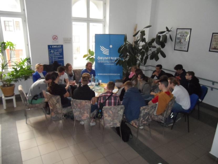Fogászati prevenció ("Smile for life" - Egészséges Száj Világnapja alkalmából - Fogászati prevenciós tanácsadás, Kenézy Gyula Kórház és Rendelőintézet, Dr. Czeglédy Mária Főorvos) 4.