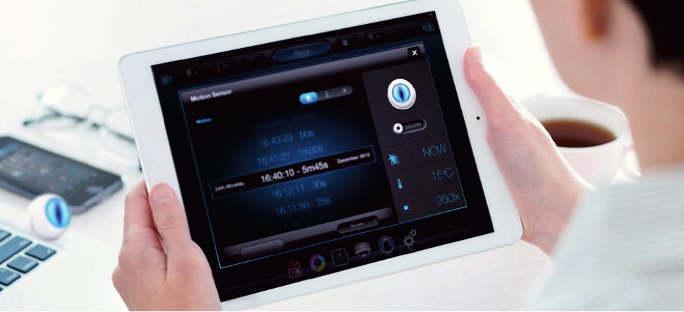 Motion Sensor Mozgásérzékelő A FIBARO Motion Sensor letisztult külseje mozgásérzékelőt, hőmérőt, fénymérőt és rezgésérzékelőt