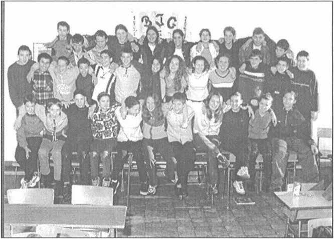 = = = = = A tanév az adatok tükrében (1999-2000) ---------------- A z iskola osztályai (1999/2000) 7. D osztály - hatosztályos képzés 8.