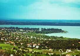 1. BEVEZETÔ Balatonalmádi kiváló fekvése, jó közlekedési kapcsolatai és Budapesttől való kedvező távolsága miatt az egyik legnépszerűbb Balaton parti település.