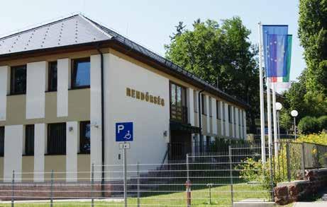Ez egyben azt is jelenti, hogy a Balatonalmádi turisztikai vállalkozások a környező településekről jelentős számú munkavállalót képesek foglalkoztatni.