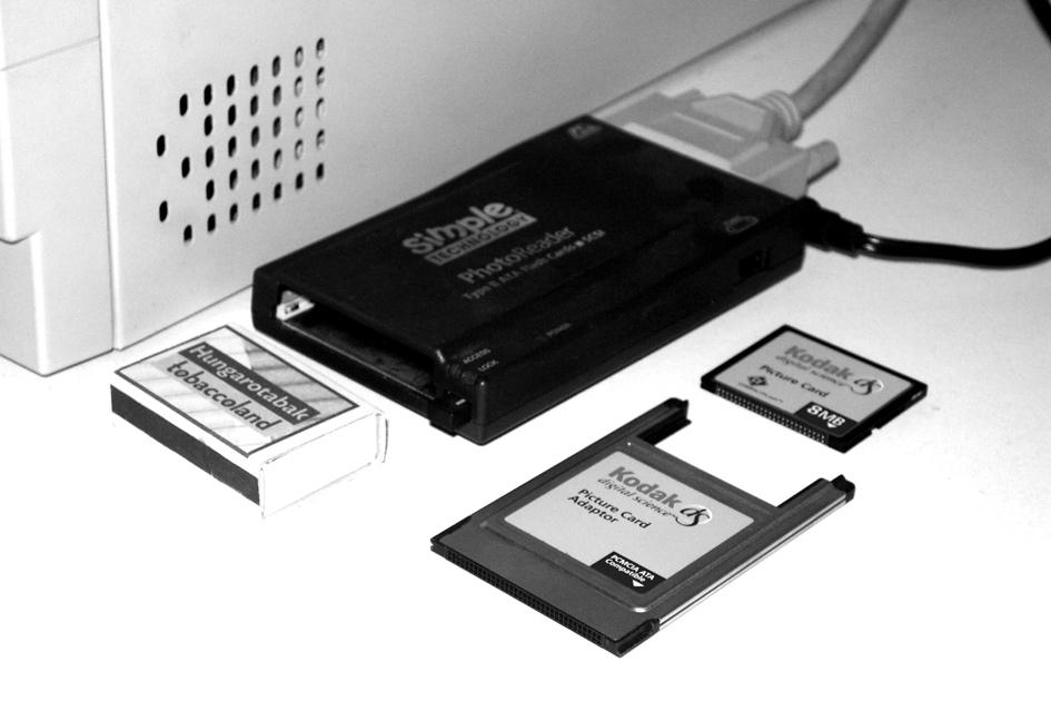 ké pet a 4,5 MB-ról kb. 4 KB-ra tö mö ríte nek össze vesz te ség gel, így a leg ki - sebb kár tyára is mint egy húsz fe l vé tel fér el.