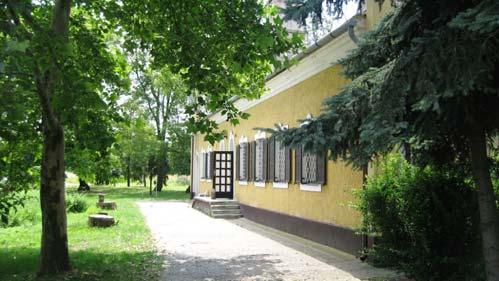 Örökségünk 8 A szegényebb néprétegek ekkor kezdenek el tömésházakat építeni, míg a jobbmódúak már téglából készítették Egyéb, vallási témájú örökség, házaikat.