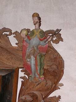 Szent István szobra a lékai (Lockenhaus) Szent Miklós templomban 143 Ezen kívül számos templom oltárán vagy várak bejárata fölött, valamint a templomok színes ablaküvegein 144 megtalálhatók a magyar