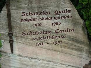 Az 1960-as éveket választottam az egyik választóvonalnak, mert az ipari-gazdasági fejlődés következtében ekkor bomlottak fel a kisparaszti gazdaságok és kezdtek el kijárni, Bécsben dolgozni az