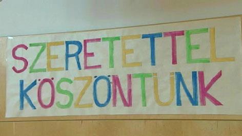 V. KUTATÁSI EREDMÉNYEK: NYELVI TÁJKÉPEK BURGENLANDBAN A fentebb vázolt dilemma egyik első felismerője a locsmándi iskola igazgatónője volt, aki még a burgenlandi iskolatörvény megjelenése, azaz 1994