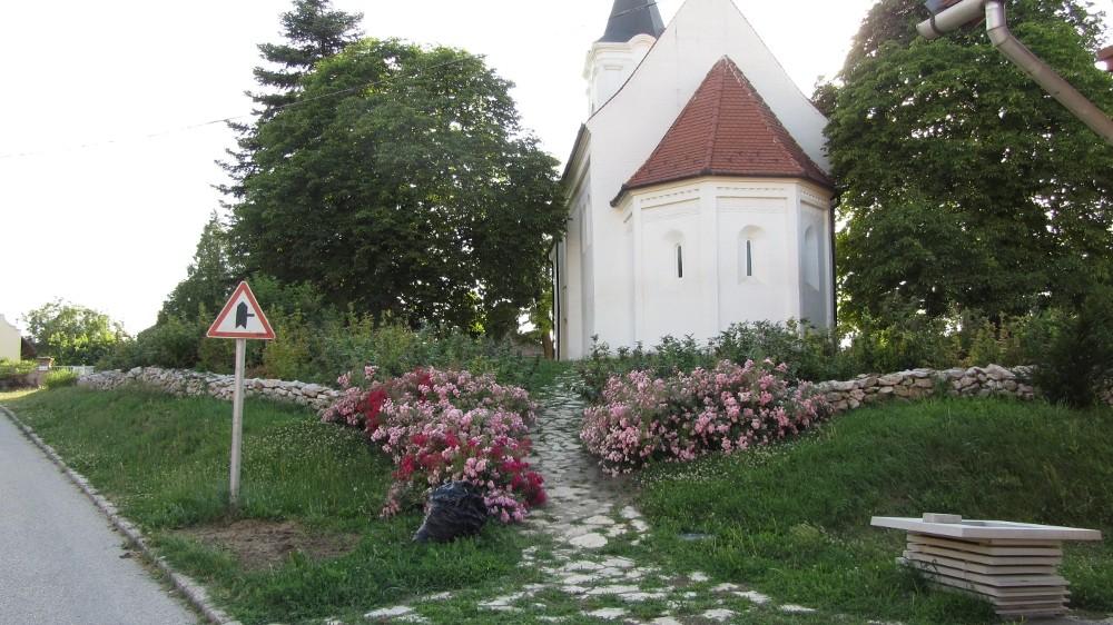 AZ 1. (CSESZNEK) ÉS A 2. ELLENŐRZŐ ÁLLOMÁS (BAKONYSZENTLÁSZLÓ) KÖZÖTT Település Távolság Útirány Σ Táv. Cseszneken Indulj el vissza Bakonyszentkirály felé Légy óvatos a lejtőn!
