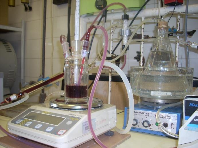 3.1.1. Táblázat: Az alkalmazott membrán modul tulajdonságai Konfiguráció Membrán típusa (gyártó) Kapilláris PP (Microdyn) Pórusmérete (µm) 0,2 Falvastagsága (mm) 0,1 Porozitása (%) 70 Membráncső