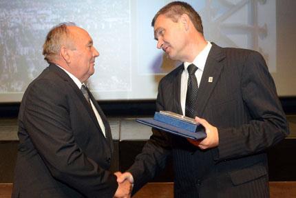 Egyesületünk Az Év Tolna Megyei Civil Szervezete elismerő cím különdíjasa lett a 2014. évi tevékenységének elismeréséért.